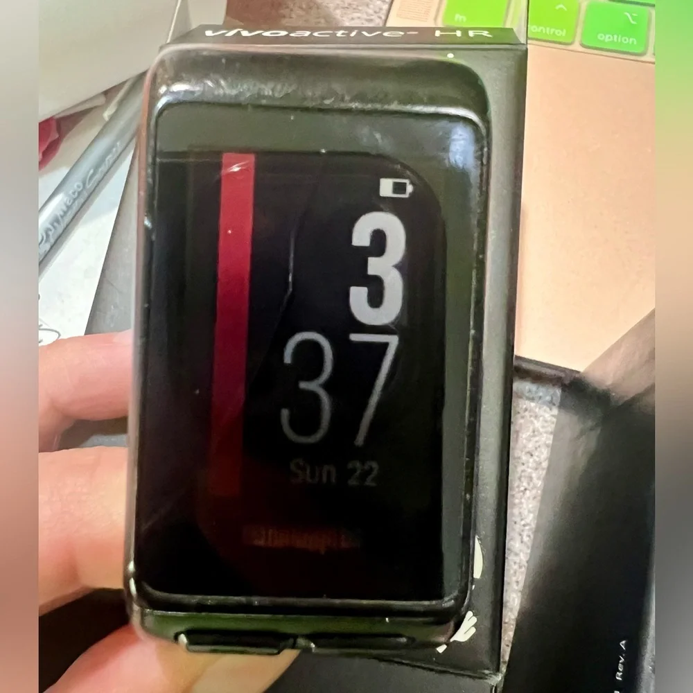 Garmin Vivoactive HR smartwatch- EUC - has hairline crack on face - STILL WORKS!